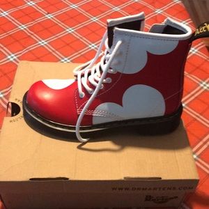 Dr. Martens kids boots“ Delaney Heart “ brand new